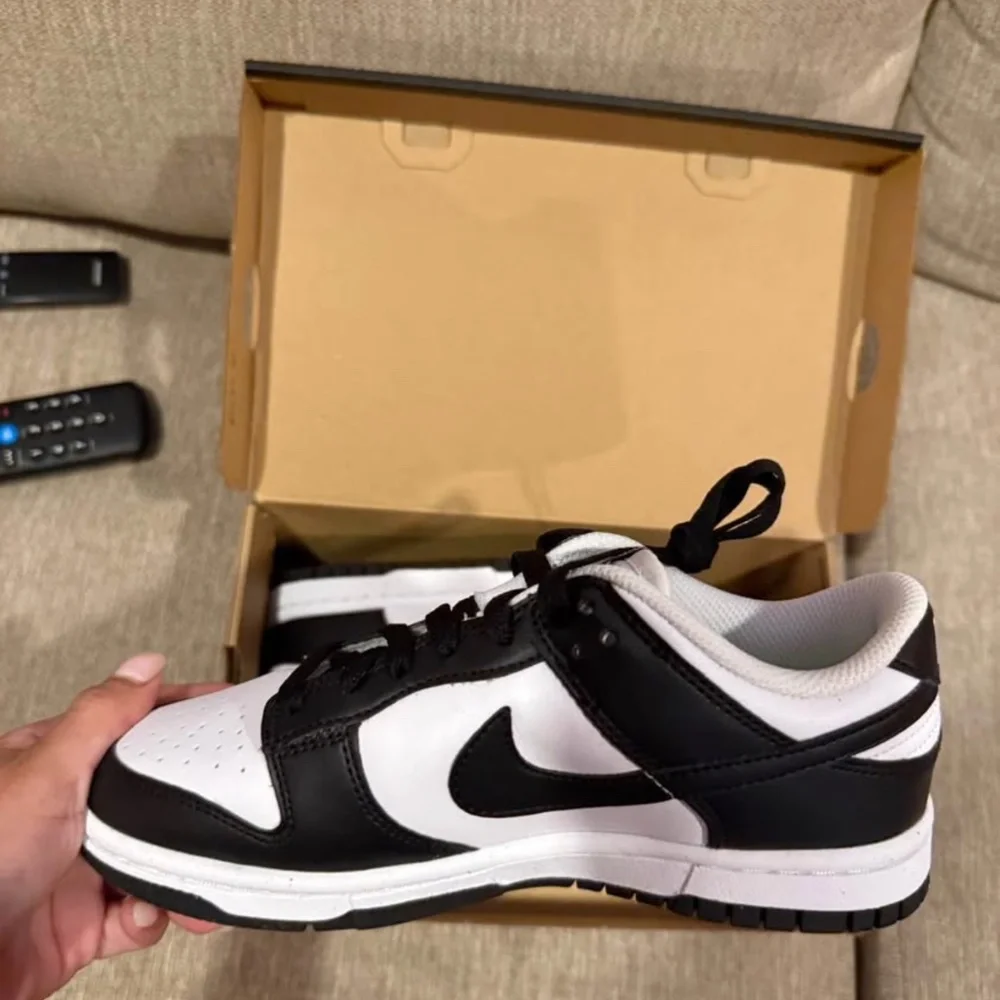 Panda Nike dunks - Picture 2 of 5